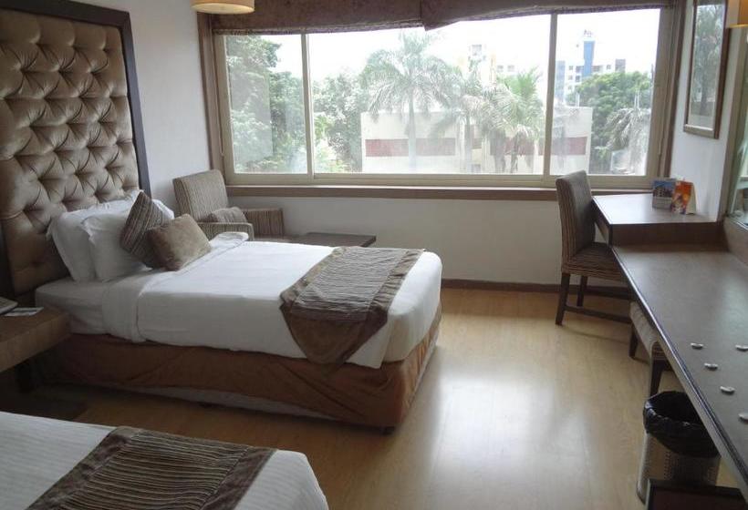 Отель Airport Centre Point