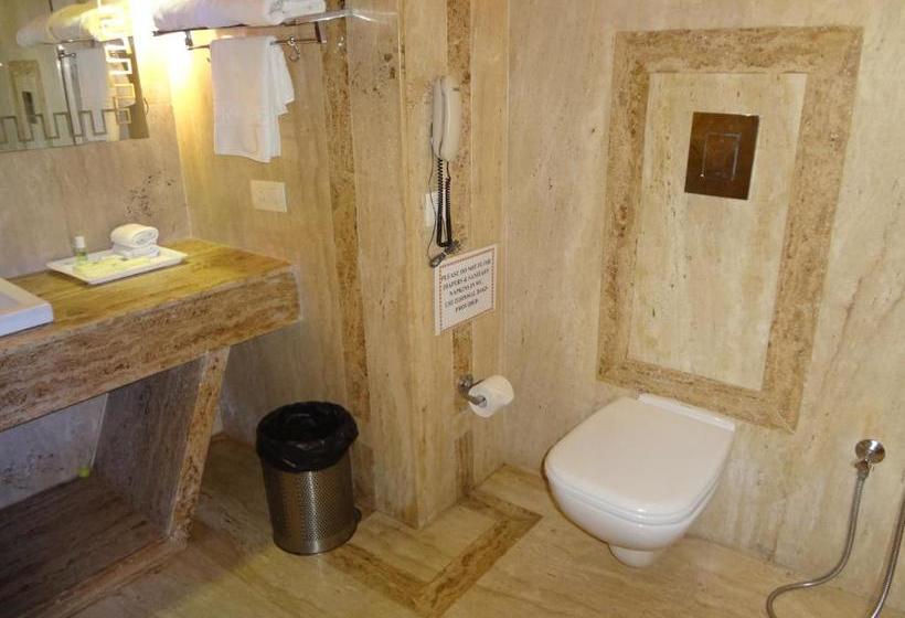 Отель Airport Centre Point