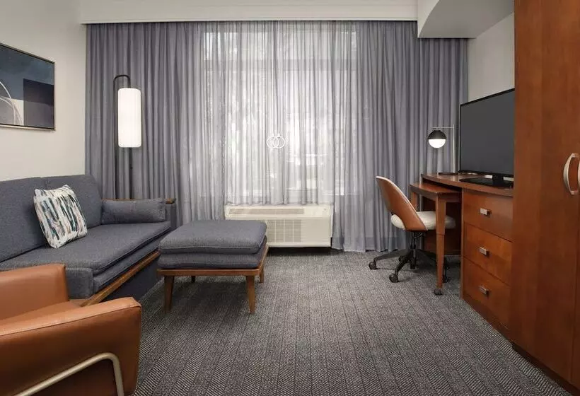 هتل Courtyard Jacksonville Flagler Center