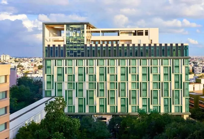 ホテル Courtyard By Marriott Hyderabad
