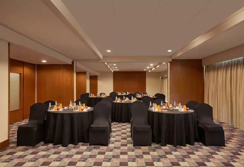 ホテル Courtyard By Marriott Hyderabad