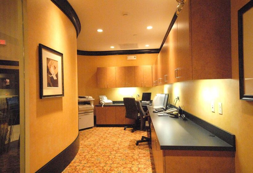 בית מלון כפרי Hilton Garden Inn Terre Haute