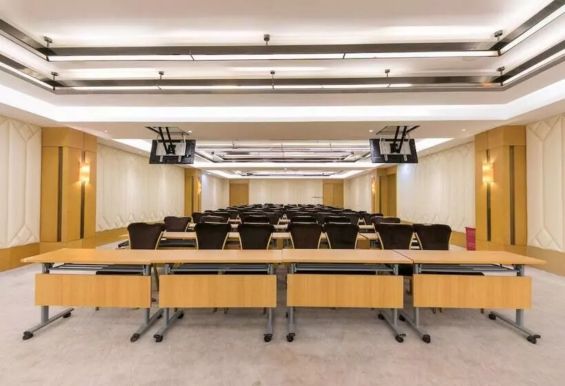 Отель Mercure Beijing Chang An West