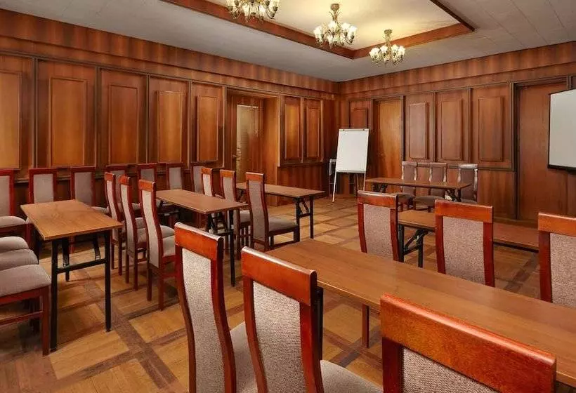 בית מלון כפרי Oktyabrskaya