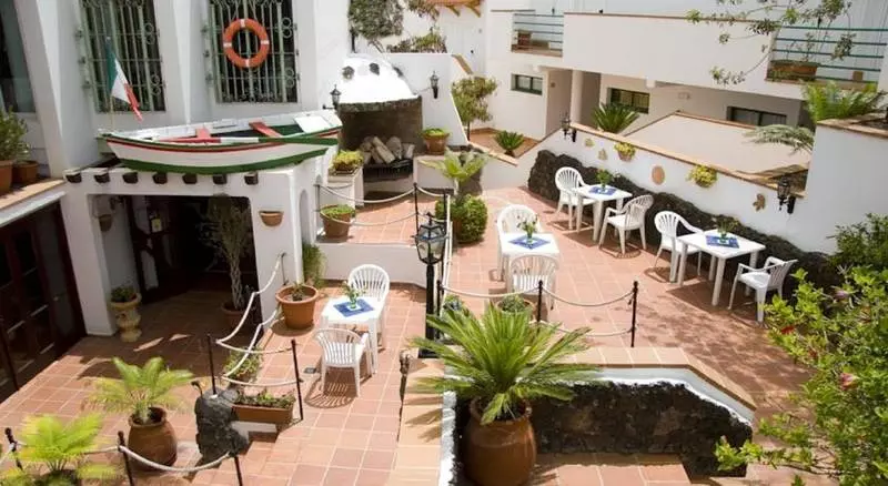 Aparthotel Esquinzo y Monte del Mar