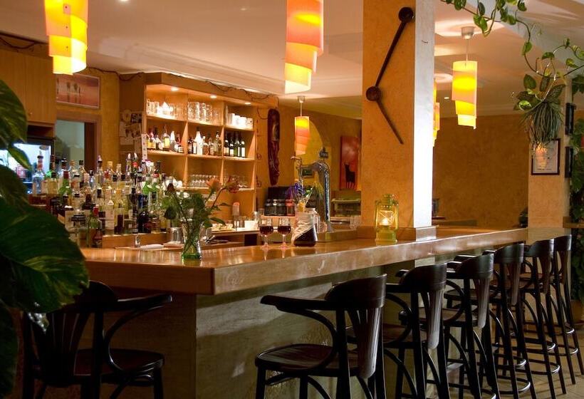 Aparthotel Esquinzo y Monte del Mar