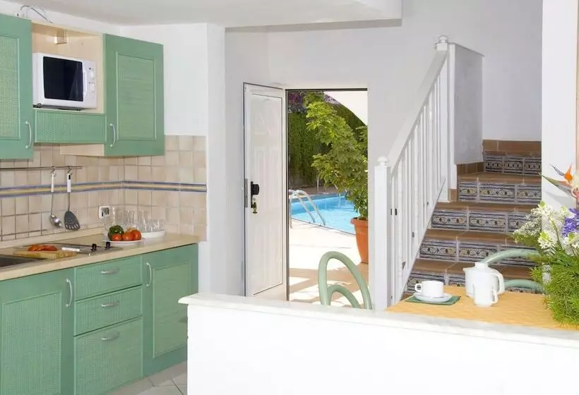 Aparthotel Esquinzo y Monte del Mar