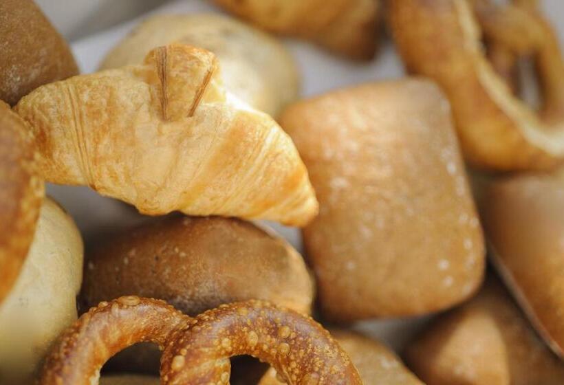 Отель Augustiner Tor