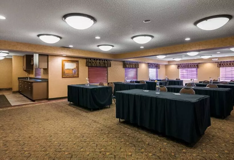 هتل Best Western Plus Kelly Inn & Suites