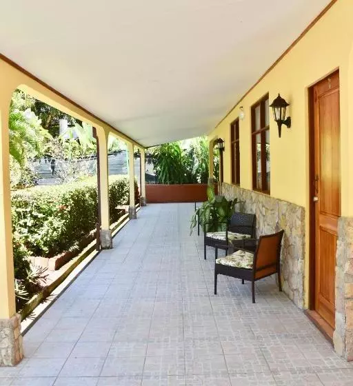 فندق Espadilla Gardens