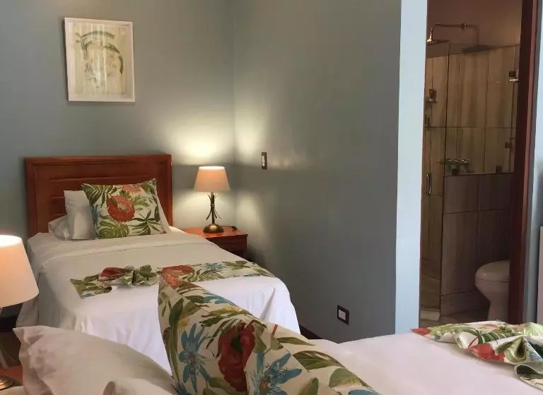 فندق Espadilla Gardens