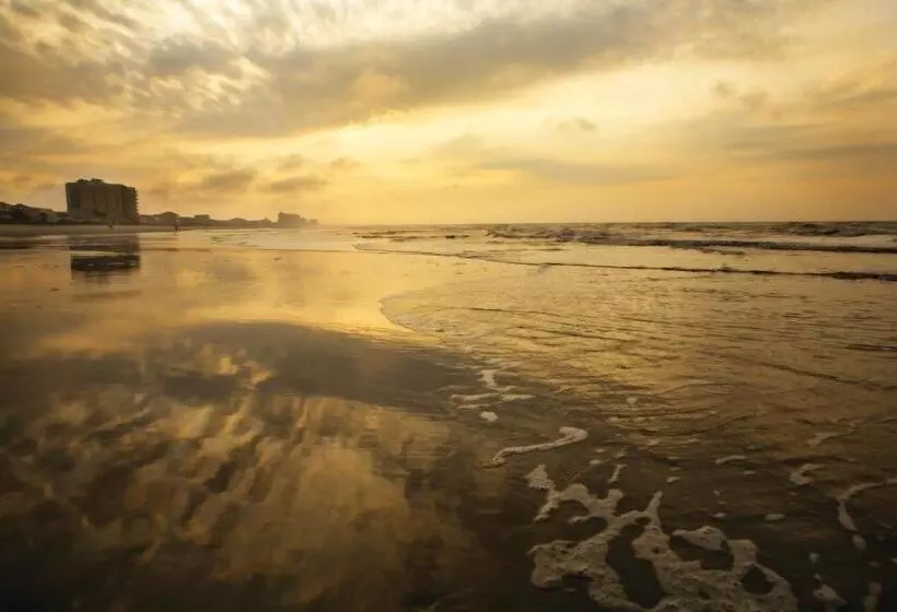 هتل Club Wyndham Towers On The Grove