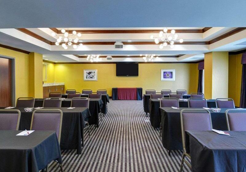 בית מלון כפרי Comfort Suites Little Rock West