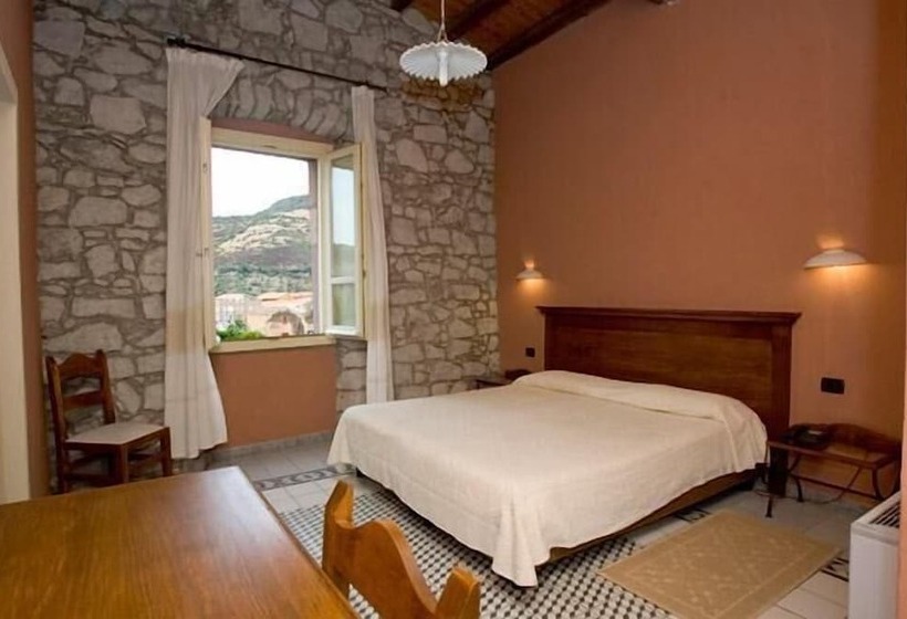 فندق Corte Fiorita Albergo Diffuso