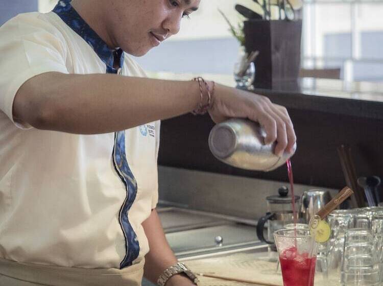 Famous Hotel Kuta Formerly Permata Kuta