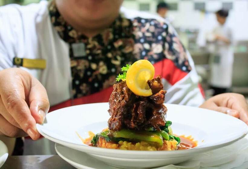 Famous Hotel Kuta Formerly Permata Kuta