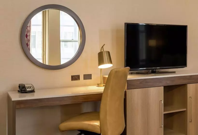 هتل Hampton Inn Majestic Chicago Theatre District