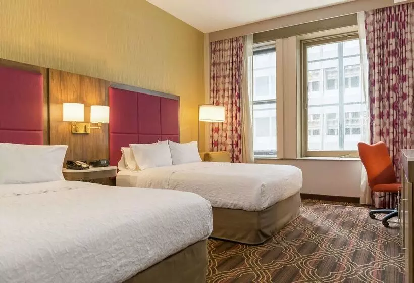 هتل Hampton Inn Majestic Chicago Theatre District
