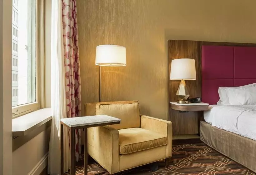 هتل Hampton Inn Majestic Chicago Theatre District