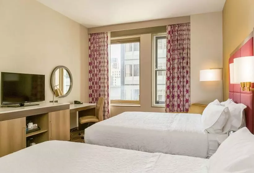 هتل Hampton Inn Majestic Chicago Theatre District