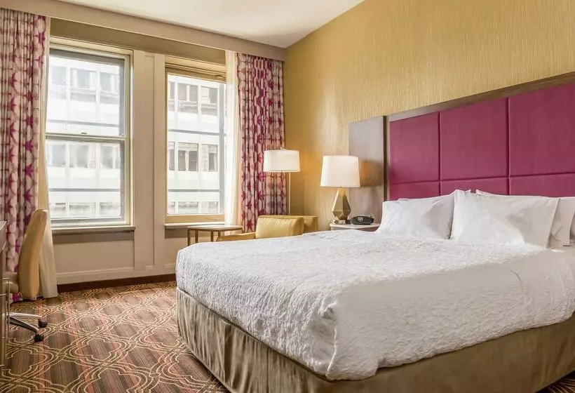 هتل Hampton Inn Majestic Chicago Theatre District