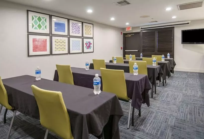 Holiday Inn Express Hotel & Suites Plano West   Frisco, An Ihg