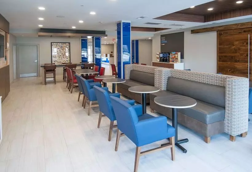 Holiday Inn Express Hotel & Suites Plano West   Frisco, An Ihg