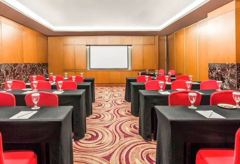 בית מלון כפרי Ibis Semarang Simpang Lima