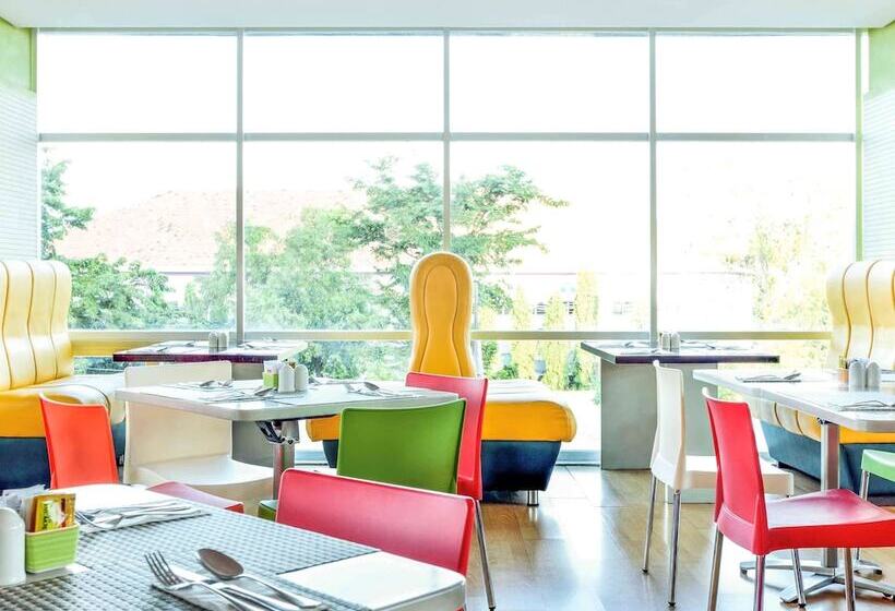 Szálloda Ibis Semarang Simpang Lima