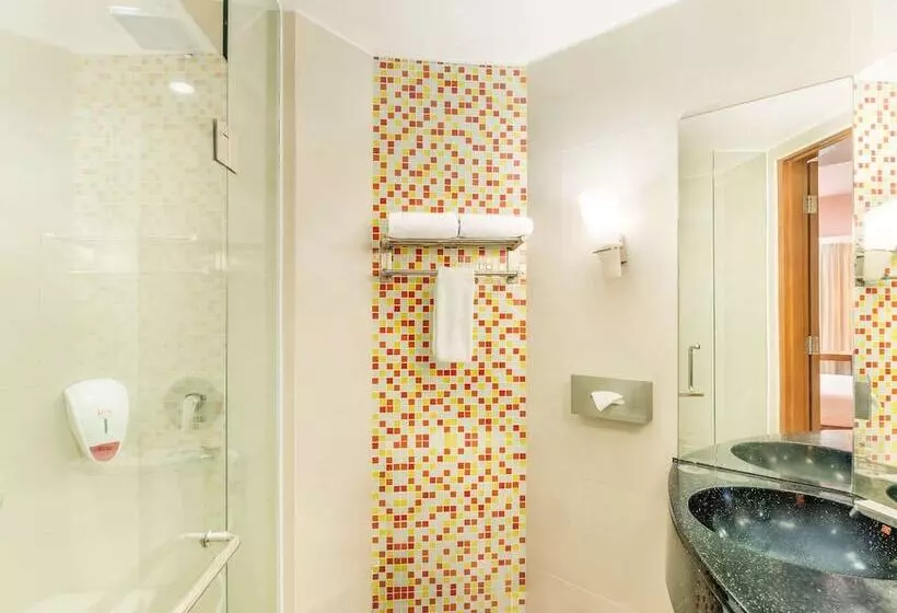 בית מלון כפרי Ibis Semarang Simpang Lima