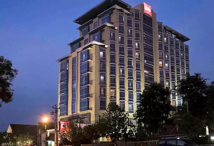 בית מלון כפרי Ibis Semarang Simpang Lima