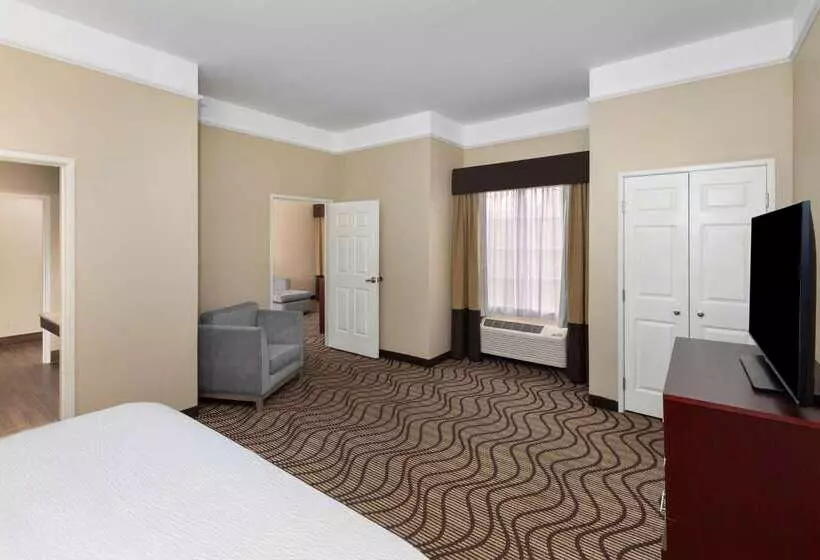 Отель La Quinta By Wyndham Houma