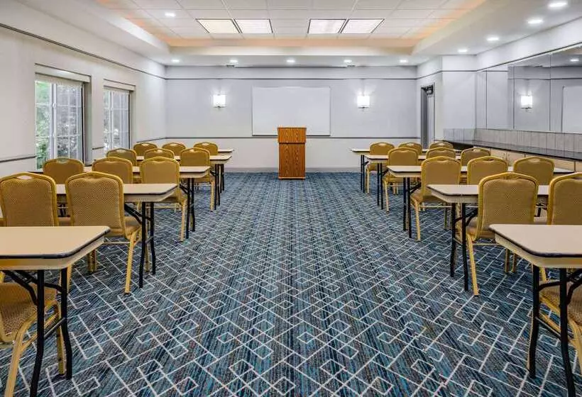 هتل La Quinta Inn & Suites By Wyndham Norfolk