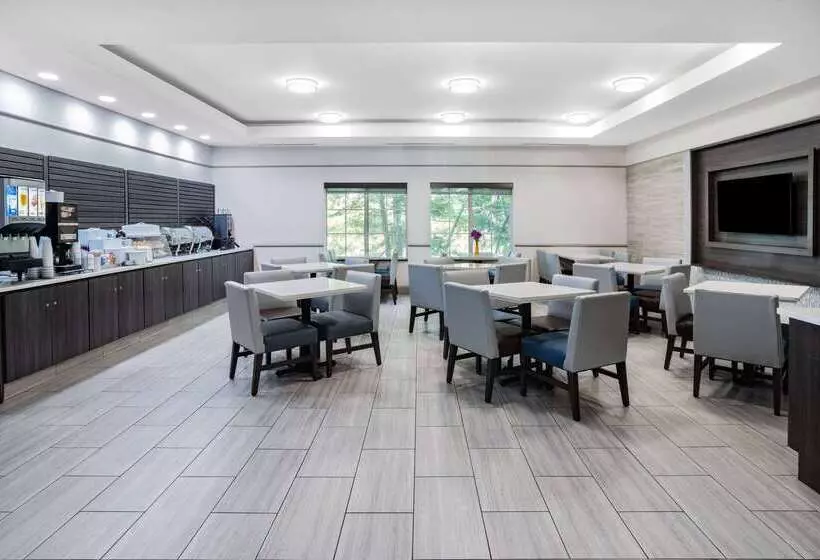 هتل La Quinta Inn & Suites By Wyndham Norfolk