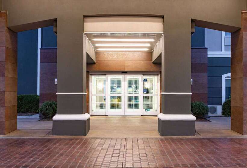 בית מלון כפרי La Quinta Inn & Suites By Wyndham Norfolk