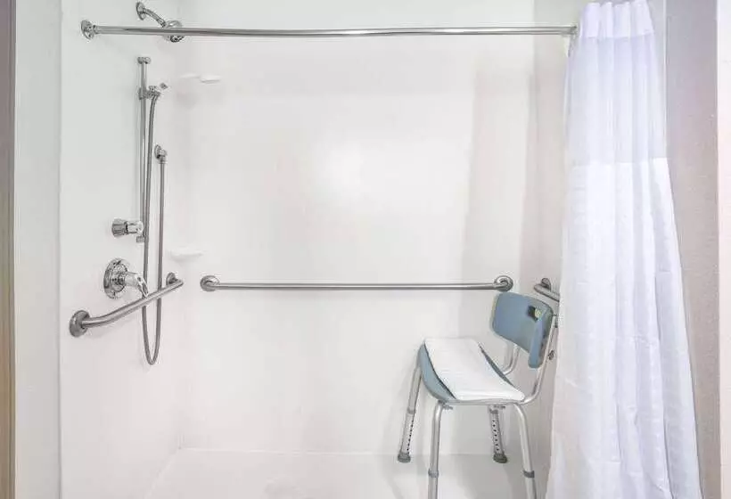 هتل La Quinta Inn & Suites By Wyndham Norfolk