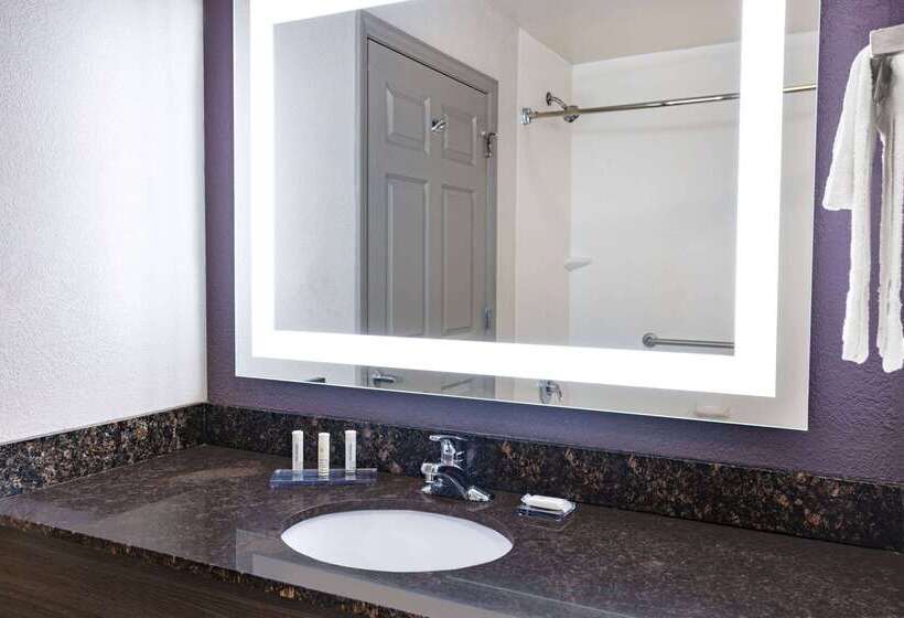 בית מלון כפרי La Quinta Inn & Suites By Wyndham Norfolk