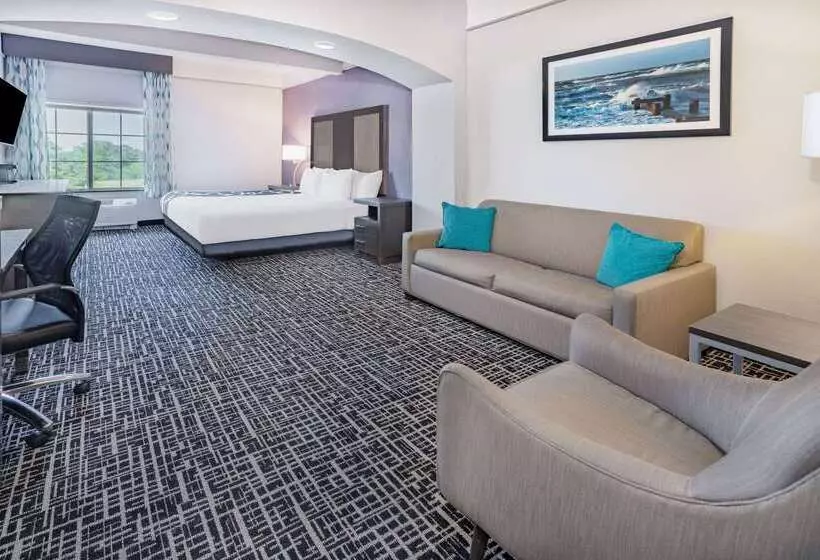 هتل La Quinta Inn & Suites By Wyndham Norfolk