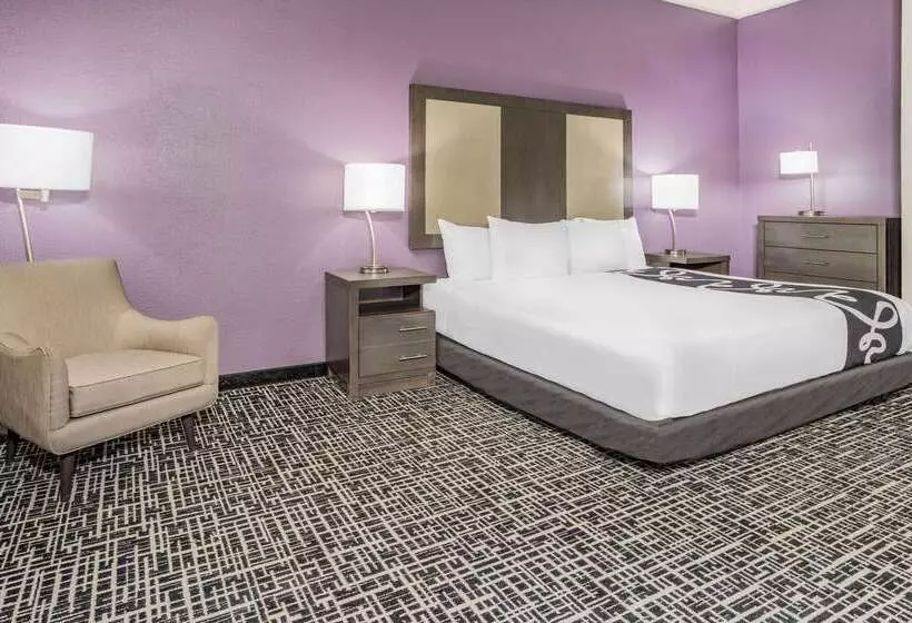 هتل La Quinta Inn & Suites By Wyndham Norfolk