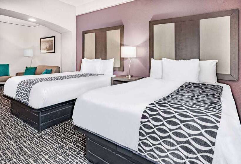 בית מלון כפרי La Quinta Inn & Suites By Wyndham Norfolk