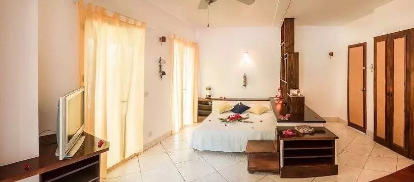 Hotel Laguna Del Cocodrilo