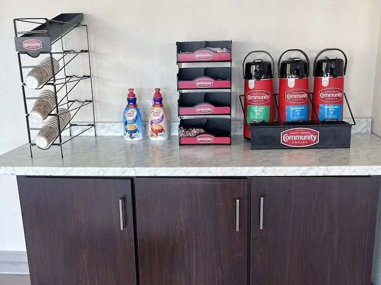 Hotel Red Roof Plus+ San Antonio Northeast