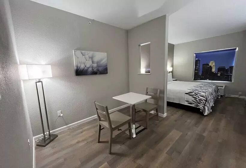 Hotel Red Roof Plus+ San Antonio Northeast