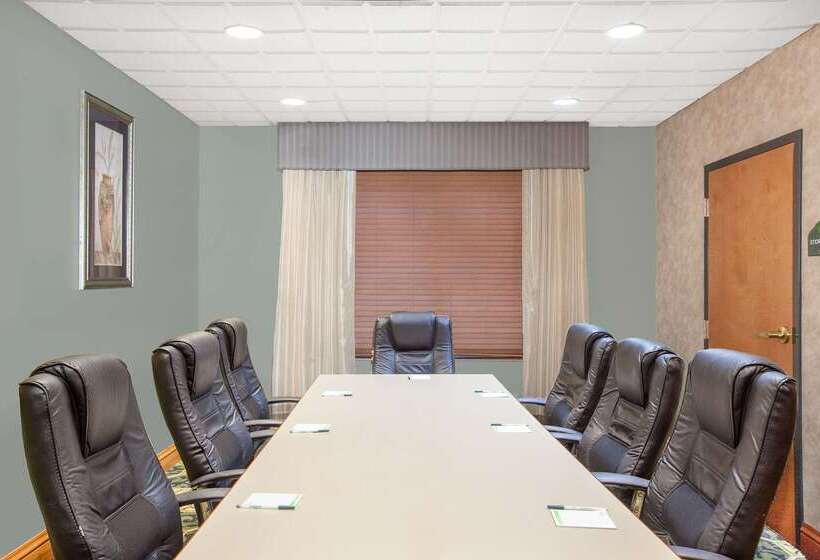 Hotel Wingate By Wyndham Lafayette Airport