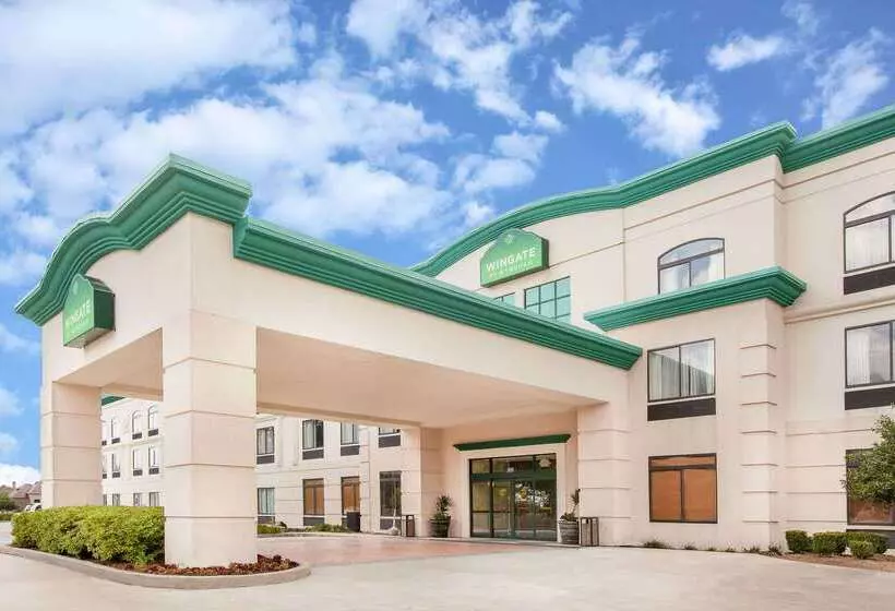 هتل Wingate By Wyndham Lafayette Airport