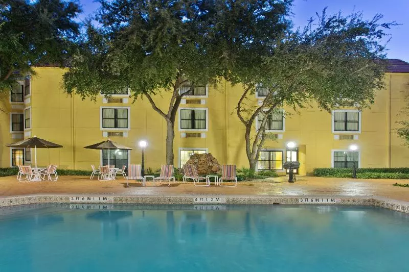 Holiday Inn Express Hotel & Suites Irving Dfw Airport North, An Ihg