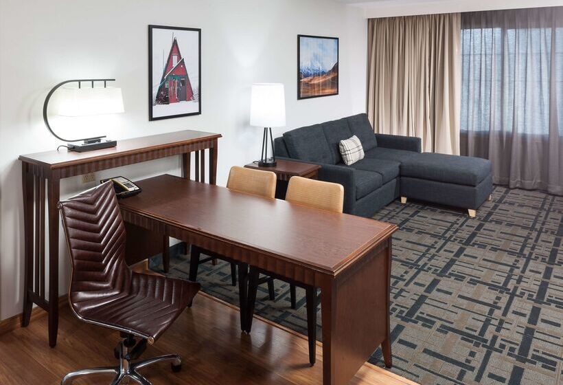 בית מלון כפרי Embassy Suites Anchorage