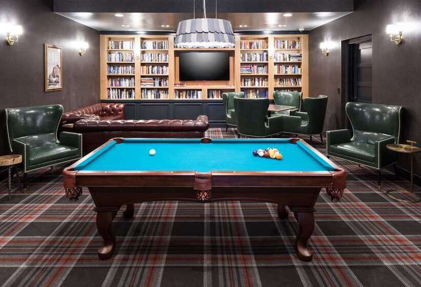 בית מלון כפרי Embassy Suites Anchorage