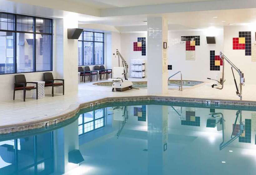 בית מלון כפרי Embassy Suites Anchorage