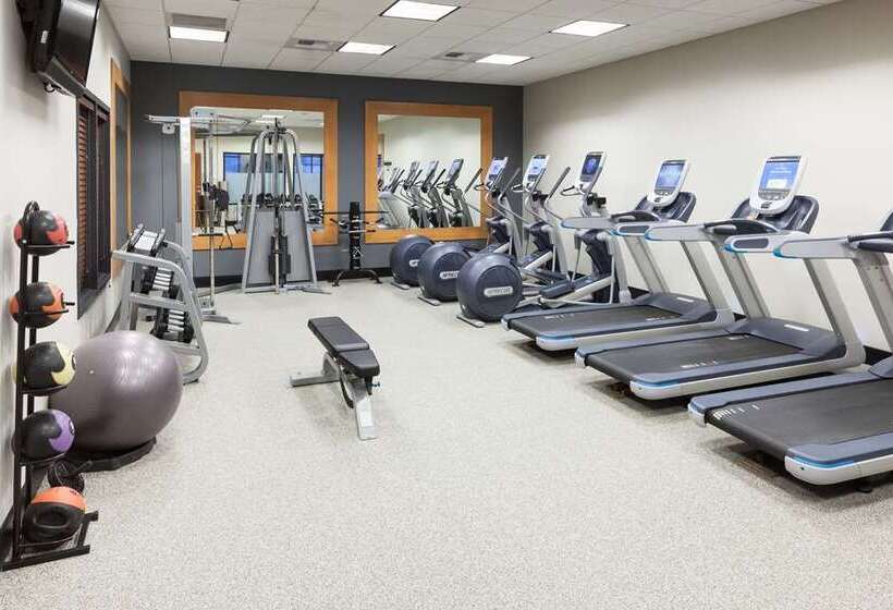 בית מלון כפרי Embassy Suites Anchorage